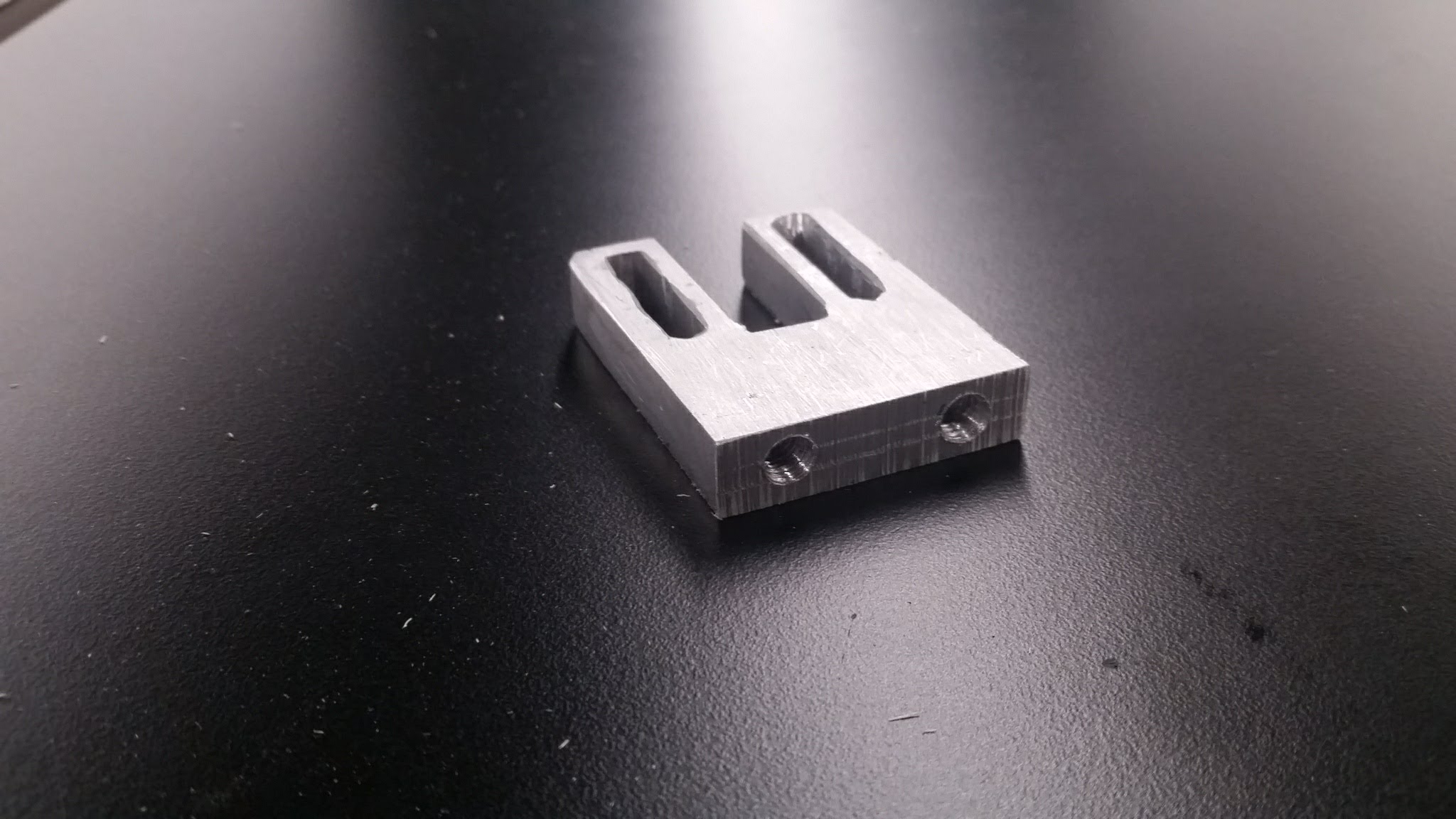 I also fashioned a stronger motor mount from 10mm thick aluminum